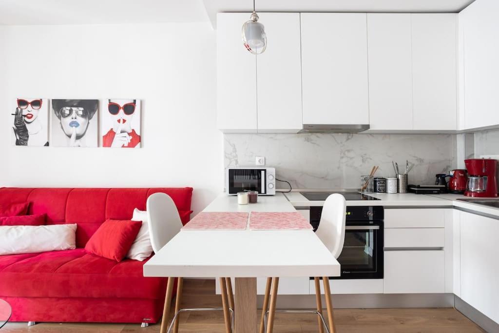 Red Velvet Apt Near City Centre Thessaloniki Exterior photo
