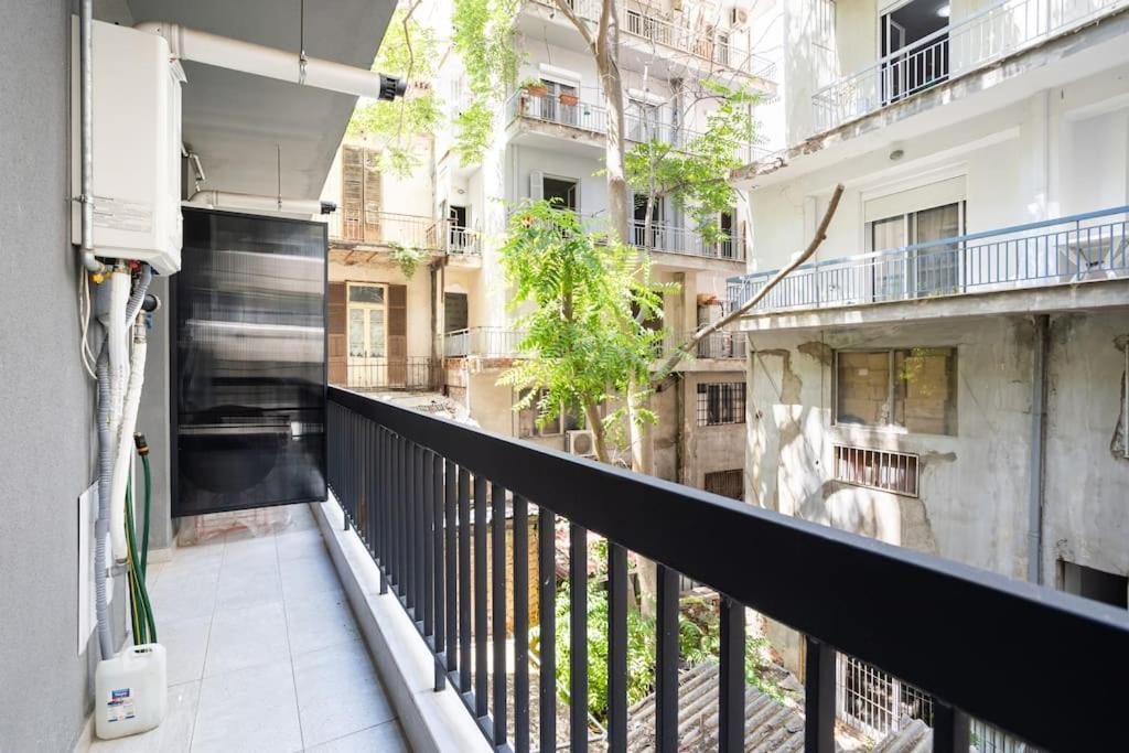 Red Velvet Apt Near City Centre Thessaloniki Exterior photo