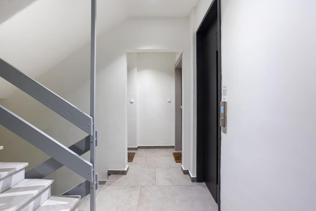 Red Velvet Apt Near City Centre Thessaloniki Exterior photo
